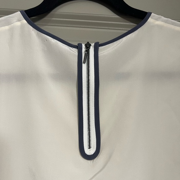 Vince Cream 100% Silk Top with Blue Trim Size Small - Boxy Fit - Picture 4 of 12